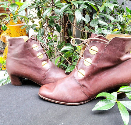 Vintage 1980s Cognac Brown Leather Button Ankle Boots - Yatva