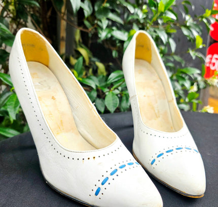 Vintage 1980s Nino Bergati White Leather Pumps (60s Retro Revival) - Yatva