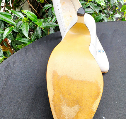 Vintage 1980s Nino Bergati White Leather Pumps (60s Retro Revival) - Yatva