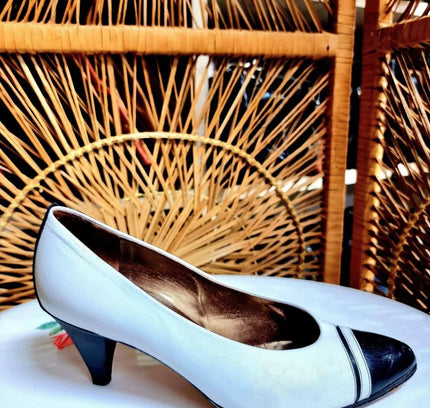 Vintage 1980's Peter Kaiser Shoes - Yatva