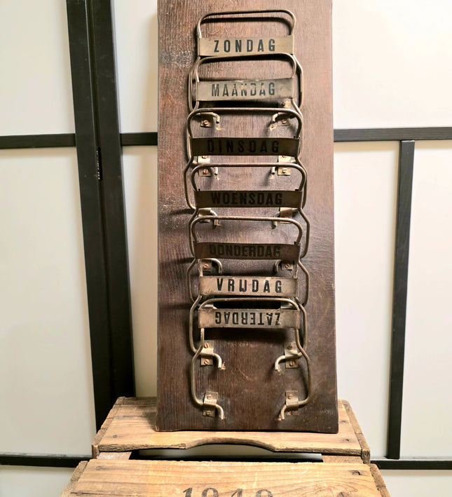 Vintage 50s / 60s Weekly Wooden Letter Rack - Yatva