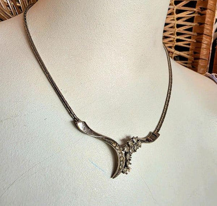 Vintage 50s v - shaped necklace - Yatva
