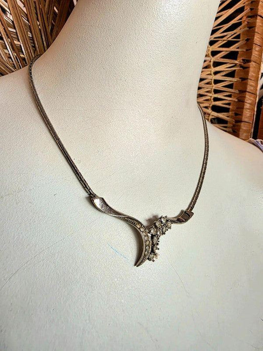 Vintage 50s v - shaped necklace - Yatva