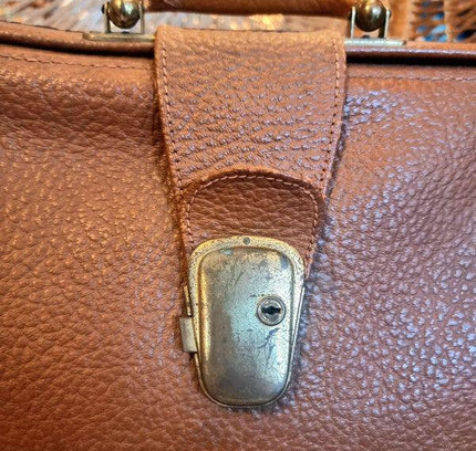 Vintage 60's / 70's Doctors Bag - Yatva