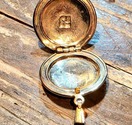 Vintage 60's / 70's Locket - Yatva