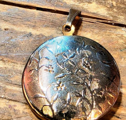 Vintage 60's / 70's Locket - Yatva