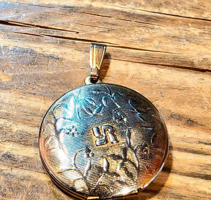 Vintage 60's / 70's Locket - Yatva