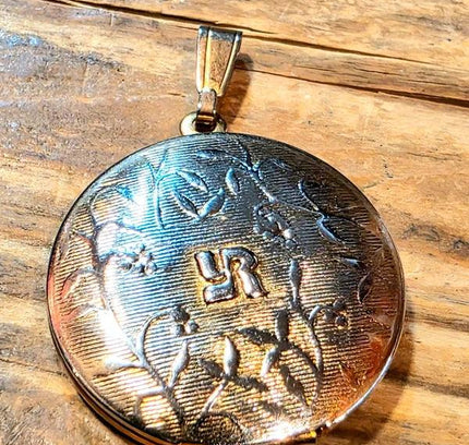 Vintage 60's / 70's Locket - Yatva