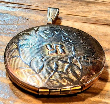Vintage 60's / 70's Locket - Yatva