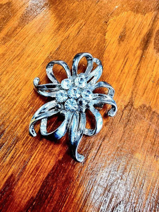 Vintage 60's Brooch - Yatva