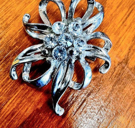 Vintage 60's Brooch - Yatva