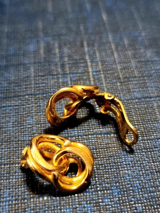 Vintage 60's Clip on Earrings - Yatva