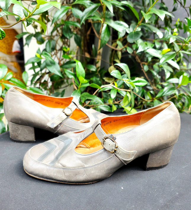 Vintage 1960s Dwea Metallic Grey Leather Chevron Mary Janes – Mod Block Heel