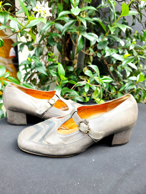 Vintage 1960s Dwea Metallic Grey Leather Chevron Mary Janes – Mod Block Heel