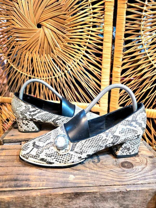 Vintage 60s Eleganza Slip on Shoes - Yatva
