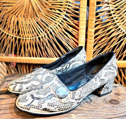 Vintage 60s Eleganza Slip on Shoes - Yatva