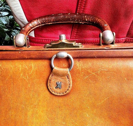 Vintage 70's / 80's Gladstone Shoulder / Hand Bag - Yatva
