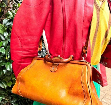 Vintage 70's / 80's Gladstone Shoulder / Hand Bag - Yatva