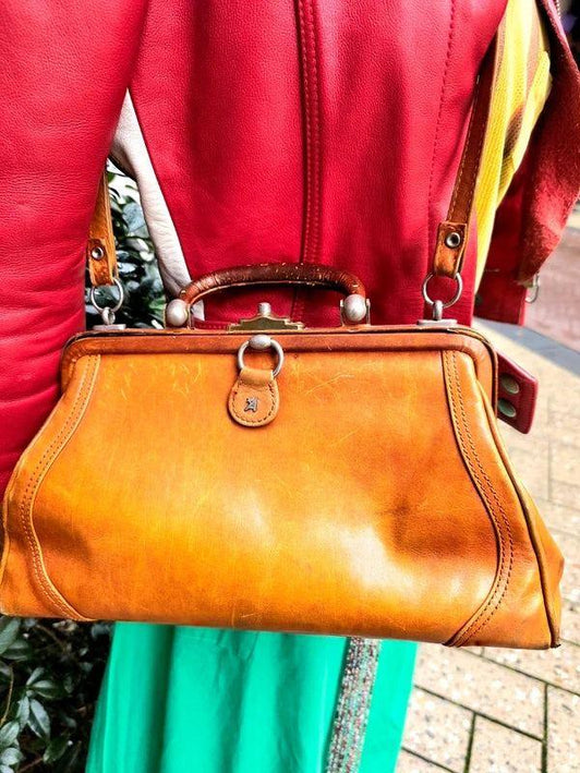 Vintage 70's / 80's Gladstone Shoulder / Hand Bag - Yatva