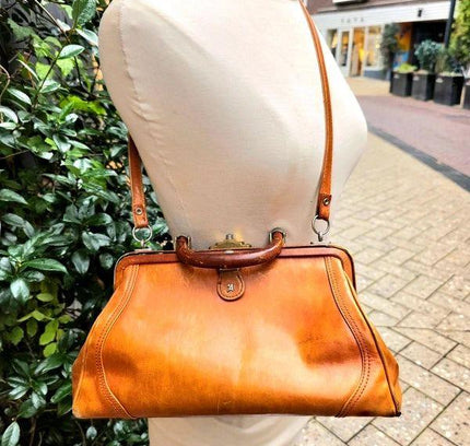 Vintage 70's / 80's Gladstone Shoulder / Hand Bag - Yatva