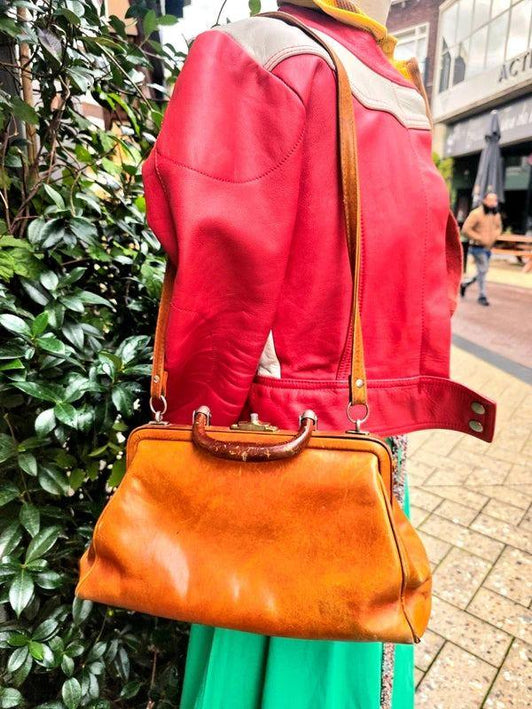 Vintage 70's / 80's Gladstone Shoulder / Hand Bag - Yatva