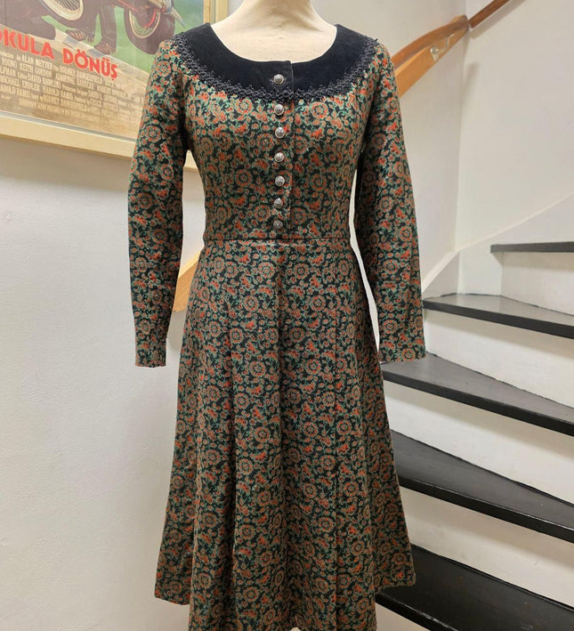 Vintage 70's/ 80's Kasper Traditional German Dress - Yatva