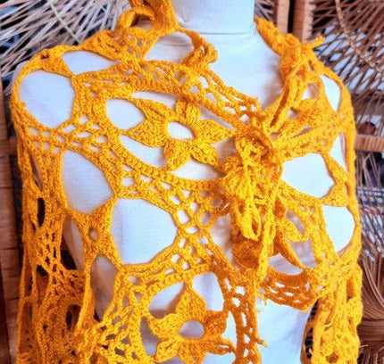 Vintage 70s / 80s Knitted wool Shawl - Yatva