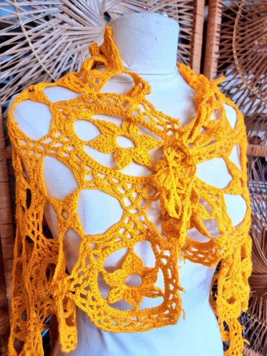 Vintage 70s / 80s Knitted wool Shawl - Yatva