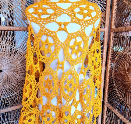 Vintage 70s / 80s Knitted wool Shawl - Yatva