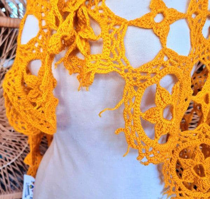Vintage 70s / 80s Knitted wool Shawl - Yatva