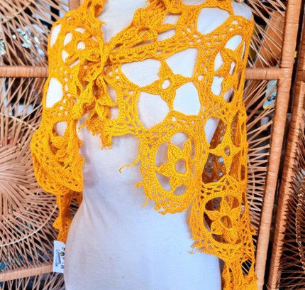Vintage 70s / 80s Knitted wool Shawl - Yatva