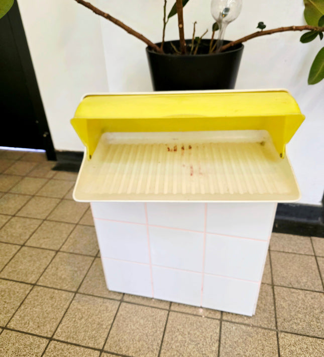 Vintage 70s Curver Holland Plastic Bread Bin - Space - Age Design - Yatva