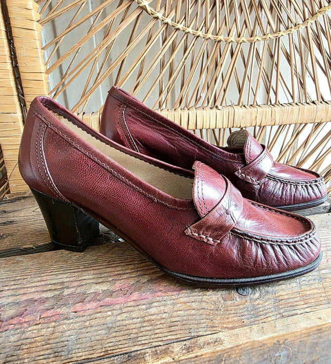 Vintage 70s Deadstock Brand New Serino Brogue Slip on Shoes - Yatva