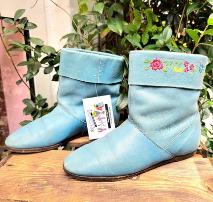 Vintage 70's Italian Floral Embroidery Ankle Boots - Yatva