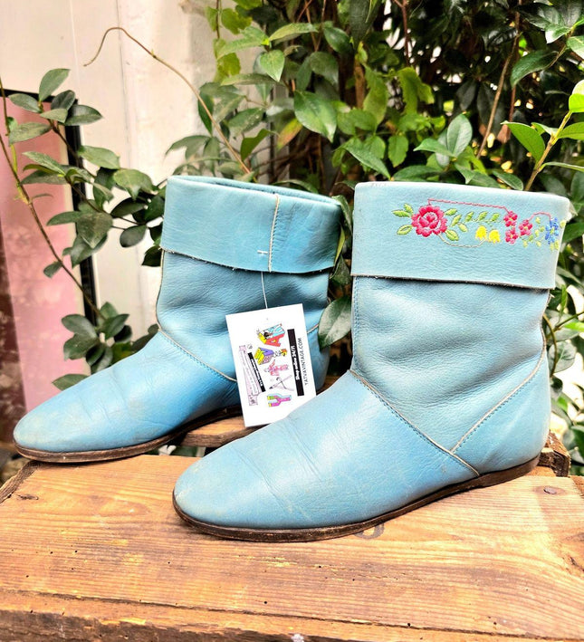 Vintage 70's Italian Floral Embroidery Ankle Boots - Yatva