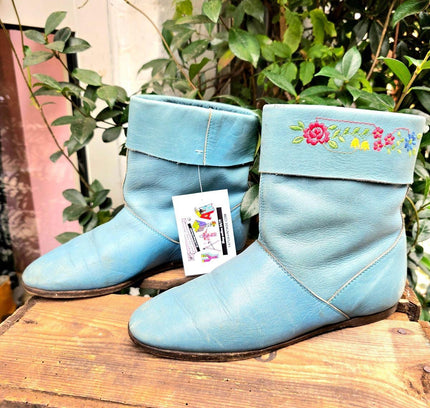 Vintage 70's Italian Floral Embroidery Ankle Boots - Yatva