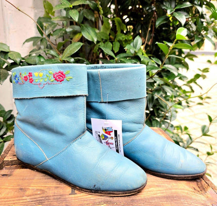 Vintage 70's Italian Floral Embroidery Ankle Boots - Yatva