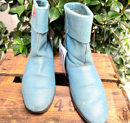Vintage 70's Italian Floral Embroidery Ankle Boots - Yatva