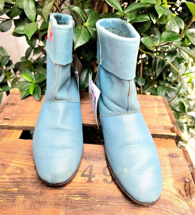 Vintage 70's Italian Floral Embroidery Ankle Boots - Yatva