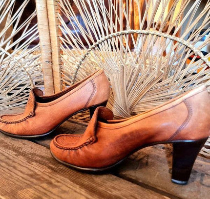 Vintage 70s Jen Leather Heeled Loafer Shoes - Yatva