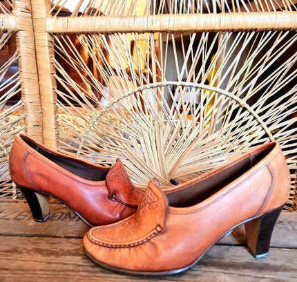 Vintage 70s Jen Leather Heeled Loafer Shoes - Yatva