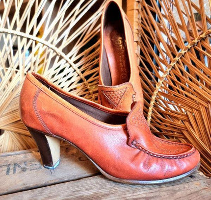 Vintage 70s Jen Leather Heeled Loafer Shoes - Yatva