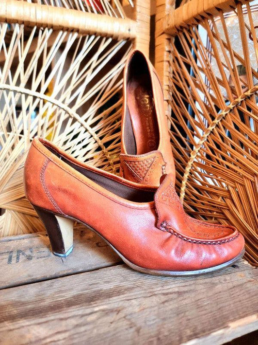 Vintage 70s Jen Leather Heeled Loafer Shoes - Yatva