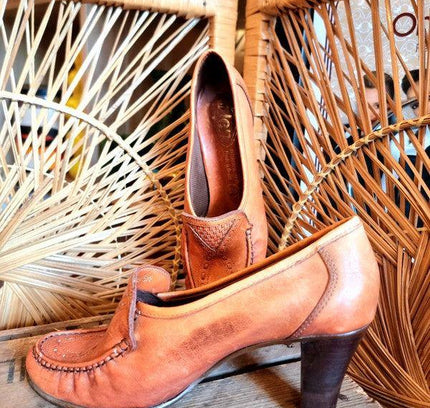 Vintage 70s Jen Leather Heeled Loafer Shoes - Yatva