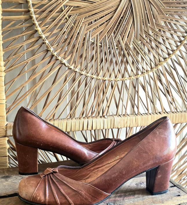 Vintage 70s Queen Fashion Shoes - Yatva
