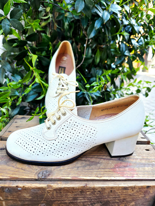 Vintage 70s  Salamander Leather Brogue Oxfords Heel Shoes
