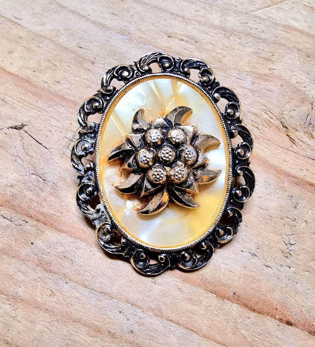 Vintage 70s Scarf Ring Holder - Yatva