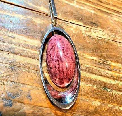 Vintage 70's Thulite Pendant - Yatva