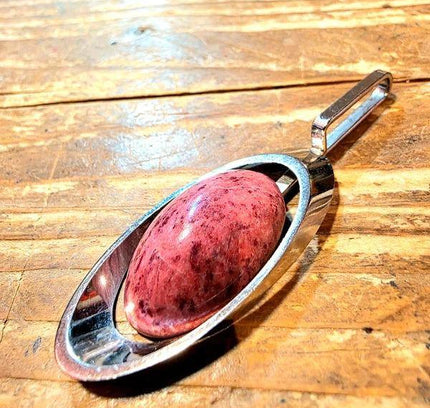 Vintage 70's Thulite Pendant - Yatva