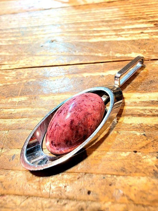 Vintage 70's Thulite Pendant - Yatva